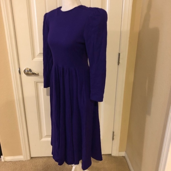 Vintage long sleeve Purple expo petite dress with shoulder pads - Picture 2 of 8